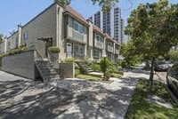 Building Photo - 405 Pioneer Dr
