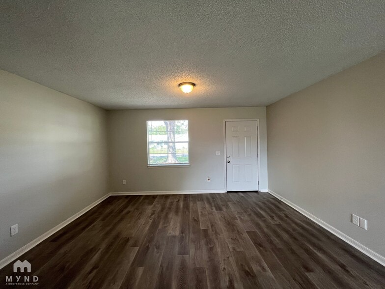 Building Photo - 10731 Appaloosa Dr