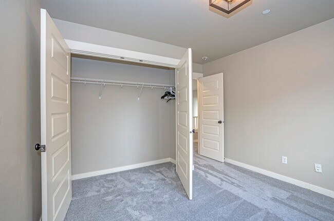 Building Photo - 1749 Skyline Ridge Ln SW