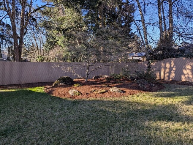 Building Photo - 855 Fran St SE