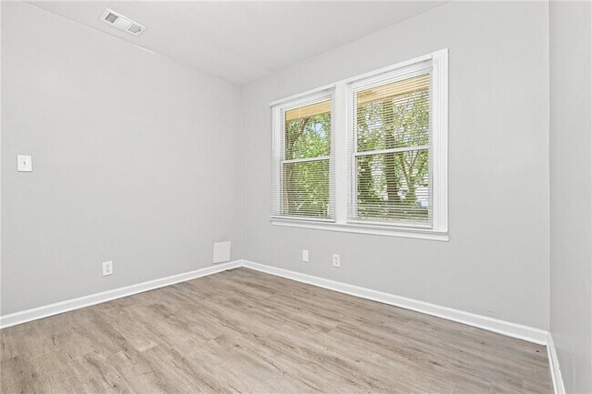 Building Photo - 386 Lindsey Dr SE