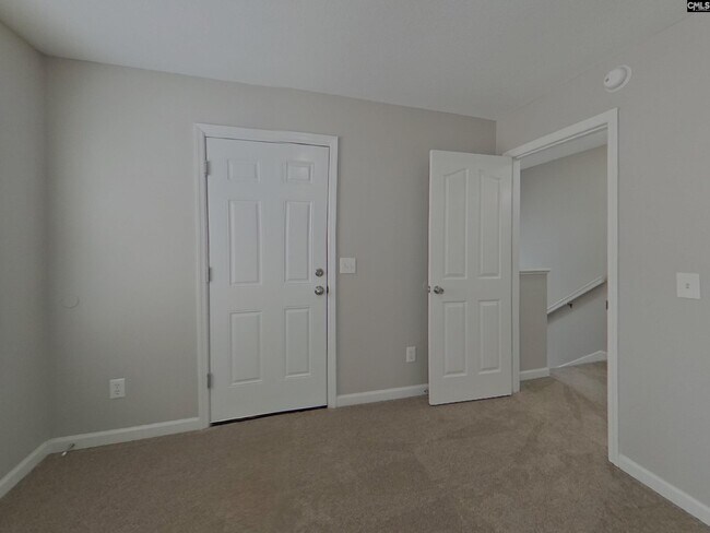 Building Photo - 337 Montclaire Ln