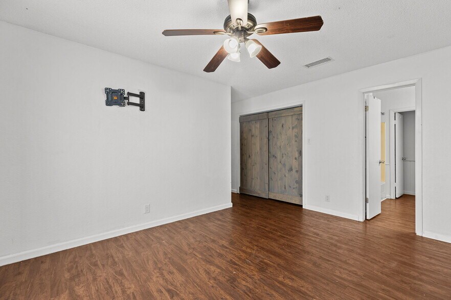 Building Photo - 1611 Somerset Dr