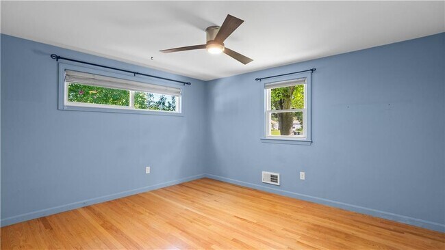 Building Photo - 40 Sachem Rd