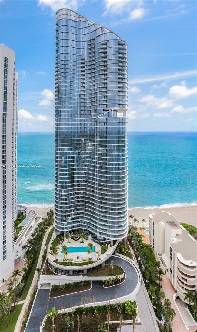Building Photo - 15701 Collins Ave