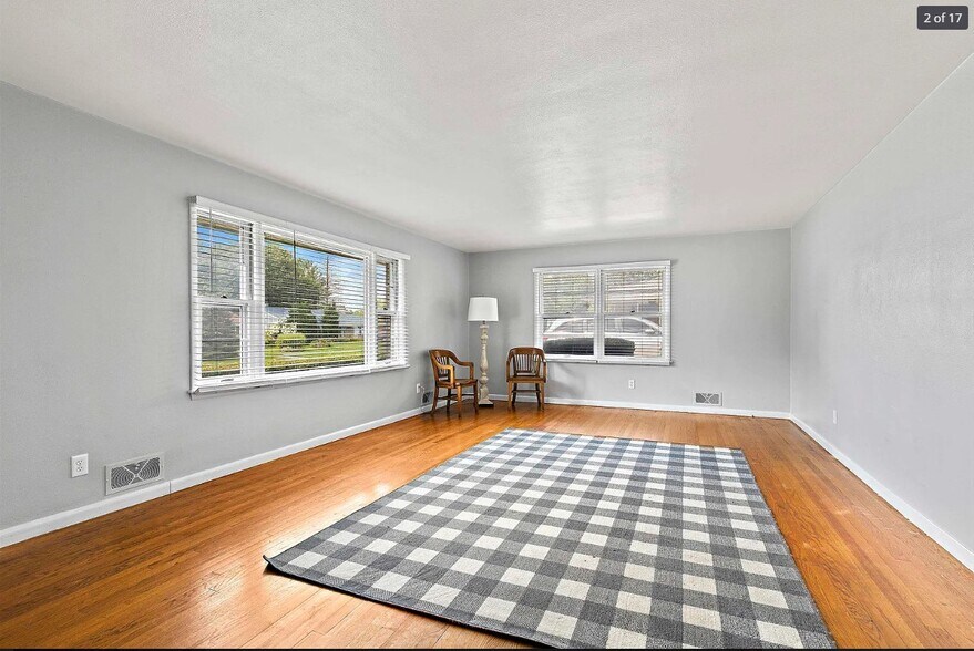 Livingroom - 2435 Devonshire Dr