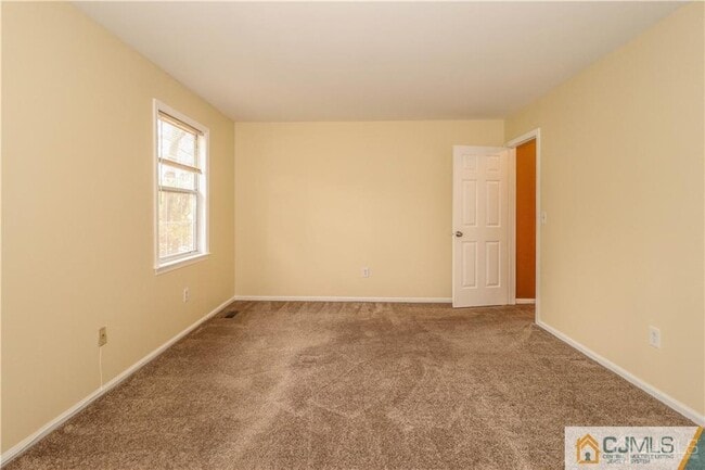 Building Photo - 18 Snowflake Ln