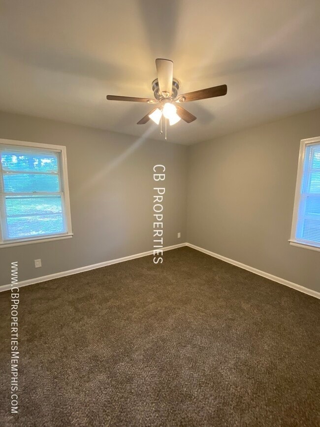 Building Photo - Move In Promos to choose from!