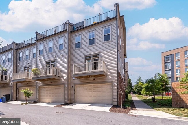 Building Photo - 15948 Chieftain Ave