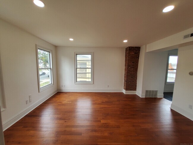 Building Photo - 347 Alden Ave