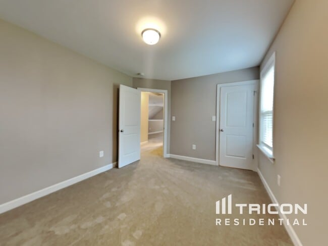 Building Photo - 135 Lasswade Ct