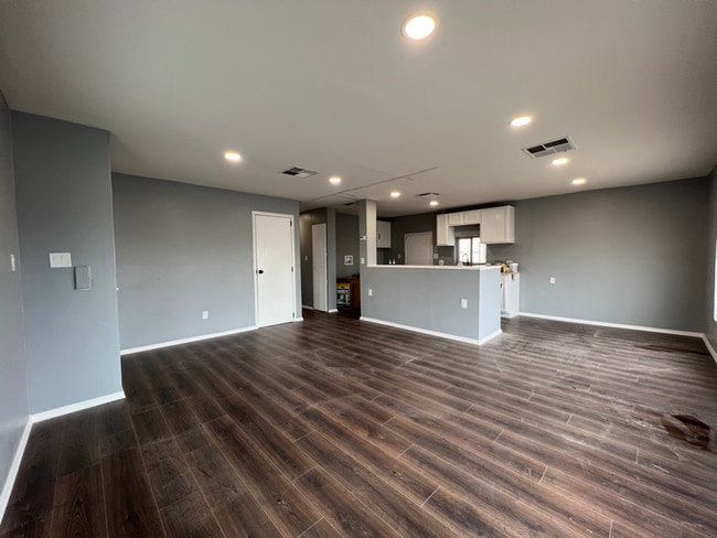 Building Photo - 7300 N 51st Ave