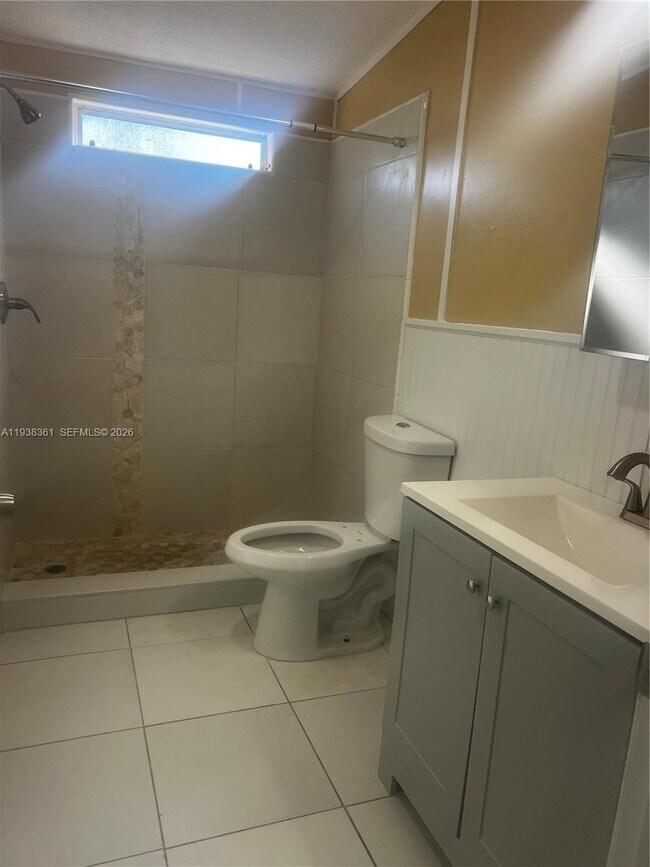 Building Photo - 19800 180