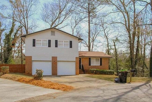 Primary Photo - 404 Laurie Ln