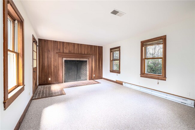 Building Photo - 1253 Fairport Rd