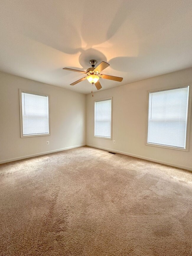 Building Photo - Sycomore Square Town House 3bed/2.5baths