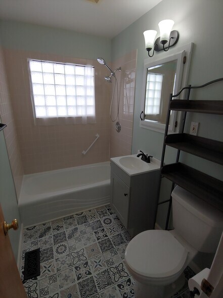 Building Photo - 2300 S Julian St