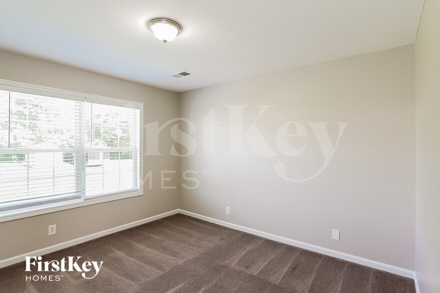 Building Photo - 3426 N Henderson Way