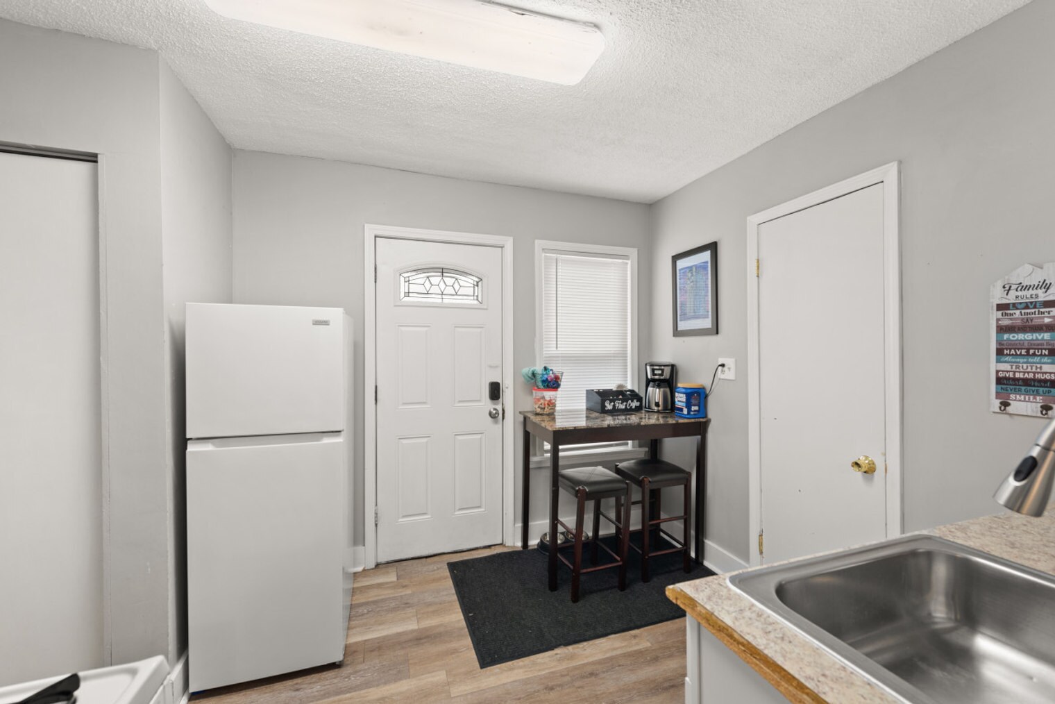 Building Photo - 1322 W 69th St