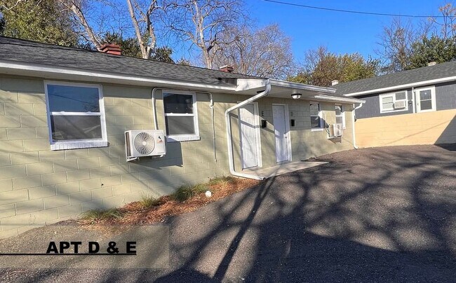 Building Photo - 2 Bedroom, 1 Bath in The Lyon St. Neighborhood - Coming Soon!