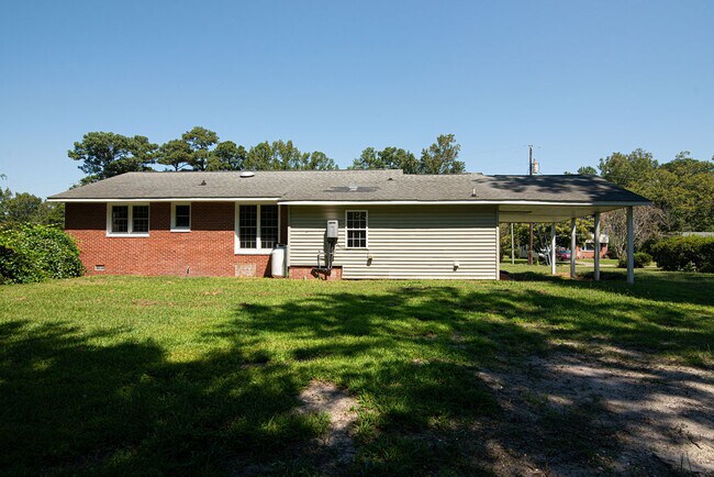 Building Photo - 707 Christine Ave