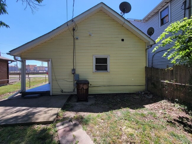 Building Photo - 1609 Manchester Ave 2BR/1BA (Middletown)