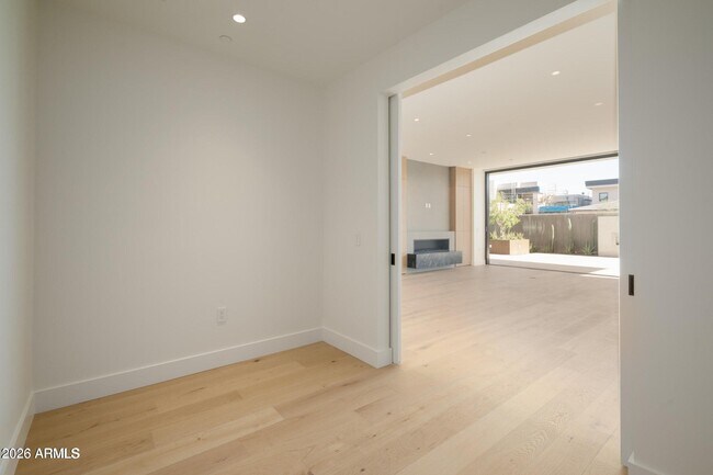 Building Photo - 4849 N Camelback Rdg Dr