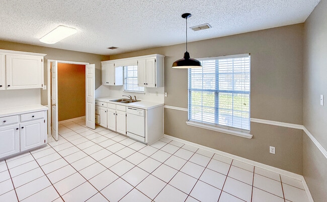 Building Photo - 24 Winchester Ct