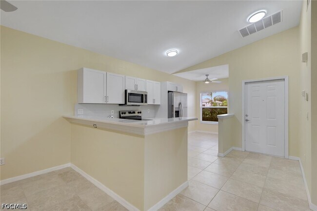 Building Photo - 5011 SW 16th Pl