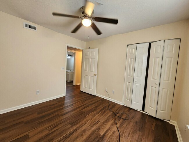 Building Photo - 525 3rd Loop Rd