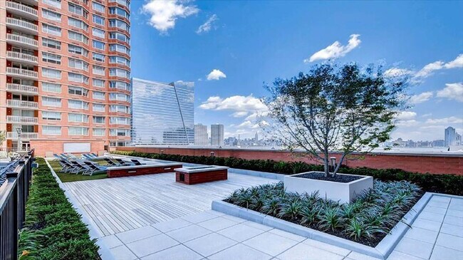 Building Photo - 388 Washington Blvd