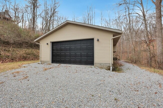 Building Photo - 1889 Wolverine Dr