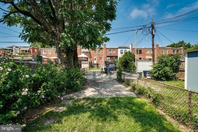 Building Photo - 436 20th St NE