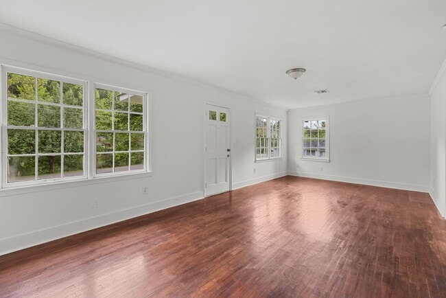 Building Photo - Charming 3 Bedroom, 2 Bathroom house