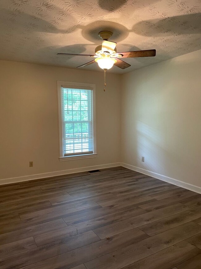 Building Photo - 1701 Pennyroyal Rd