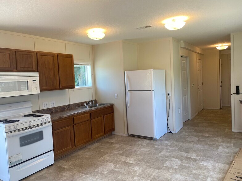 Building Photo - 17020 Meridian Blvd