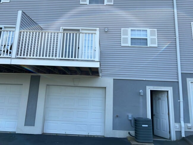 Building Photo - 2 Bedroom/ 2.5 Bath ? Jonesborough, TN 37659