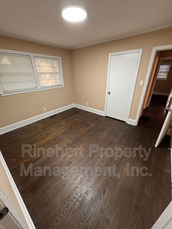 Building Photo - 1042 Westover Cir