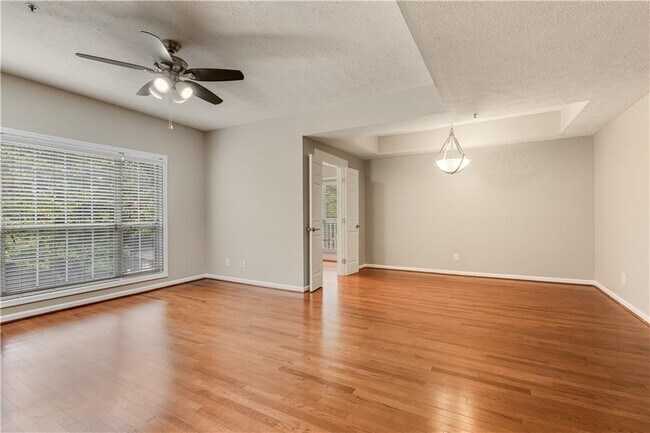 Building Photo - 1250 Parkwood Cir SE