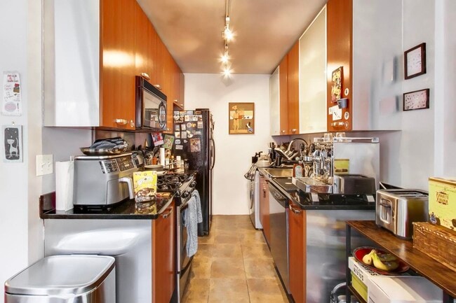 Building Photo - 5400 S Harper Ave