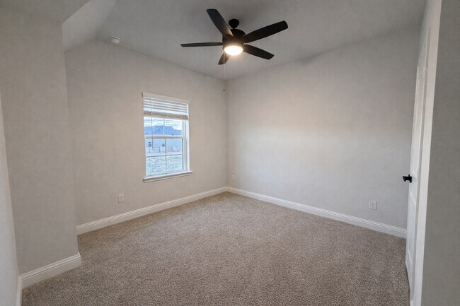 Building Photo - 2307 Birch View Ln