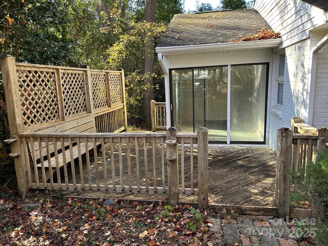 Building Photo - 724 Vanderbrook Rd