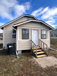 Building Photo - Cozy 2 Bed Home