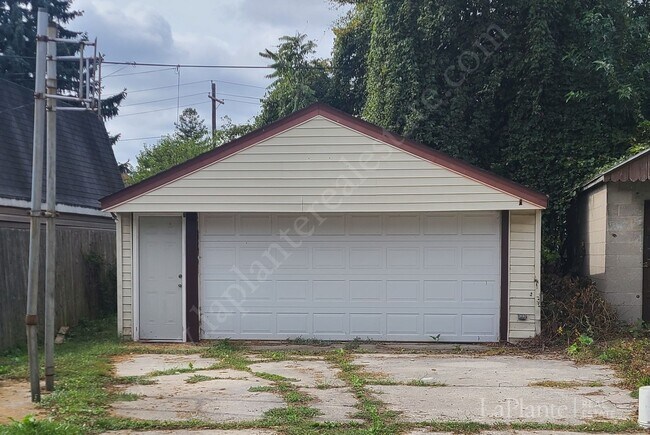 Building Photo - East Toledo Home for Rent