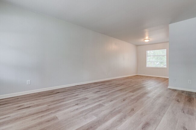 Building Photo - 10637 Dunaway Dr