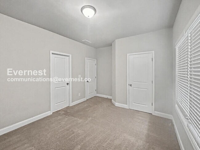 Building Photo - Limited Time Special Offer / 3 Bed/3 Bath Home with Garage / Pet-Friendly / Vouchers Accepted / A...