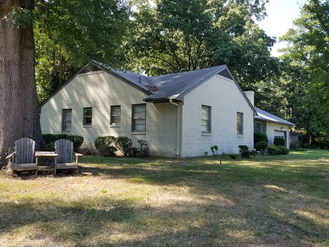 Primary Photo - Lovely 3 BR brick ranch in Hidenwood