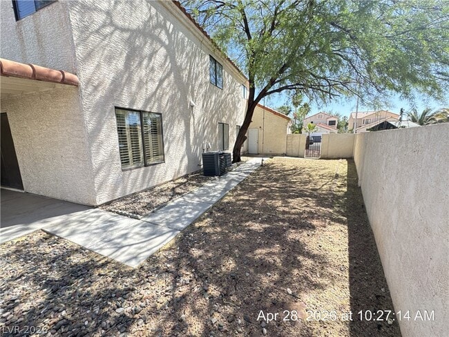 Building Photo - 2059 Club Crest Way