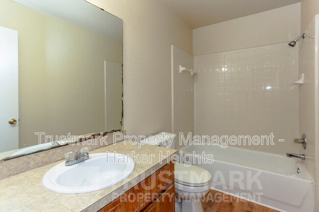 Building Photo - 4005 Madison Dr