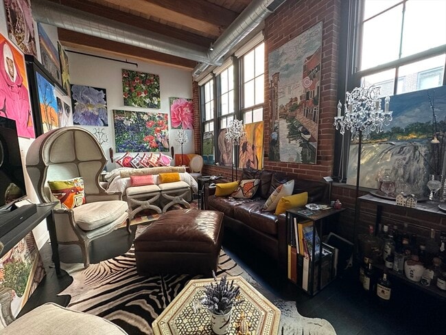 Building Photo - 319 A St